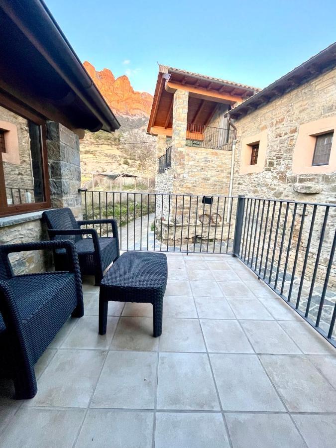 Apartamentos Bajo Pena Apartamentos Sanlorien El Pueyo de Araguás 외부 사진